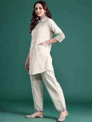 Ethnic Motifs Embroidered Thread Work Kurti with Trousers 4