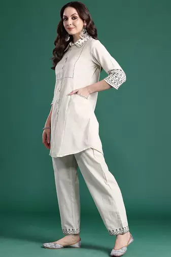 Ethnic Motifs Embroidered Thread Work Kurti with Trousers