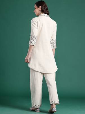 Ethnic Motifs Embroidered Thread Work Kurti with Trousers 5