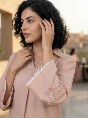 Peach-Coloured Floral Embroidered Shirt Collar Thread Work Kurta With Trousers 2