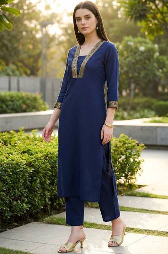 Women Regular Thread Work Kurta with Trousers