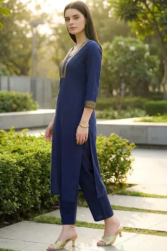 Women Regular Thread Work Kurta with Trousers