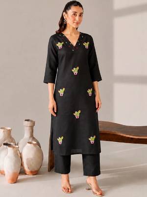 Women Ethnic Motifs Embroidered Regular Thread Work Kurta with Trousers 1