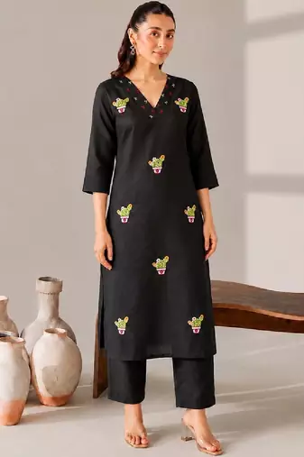 Women Ethnic Motifs Embroidered Regular Thread Work Kurta with Trousers