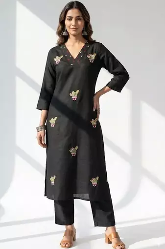 Women Ethnic Motifs Embroidered Regular Thread Work Kurta with Trousers