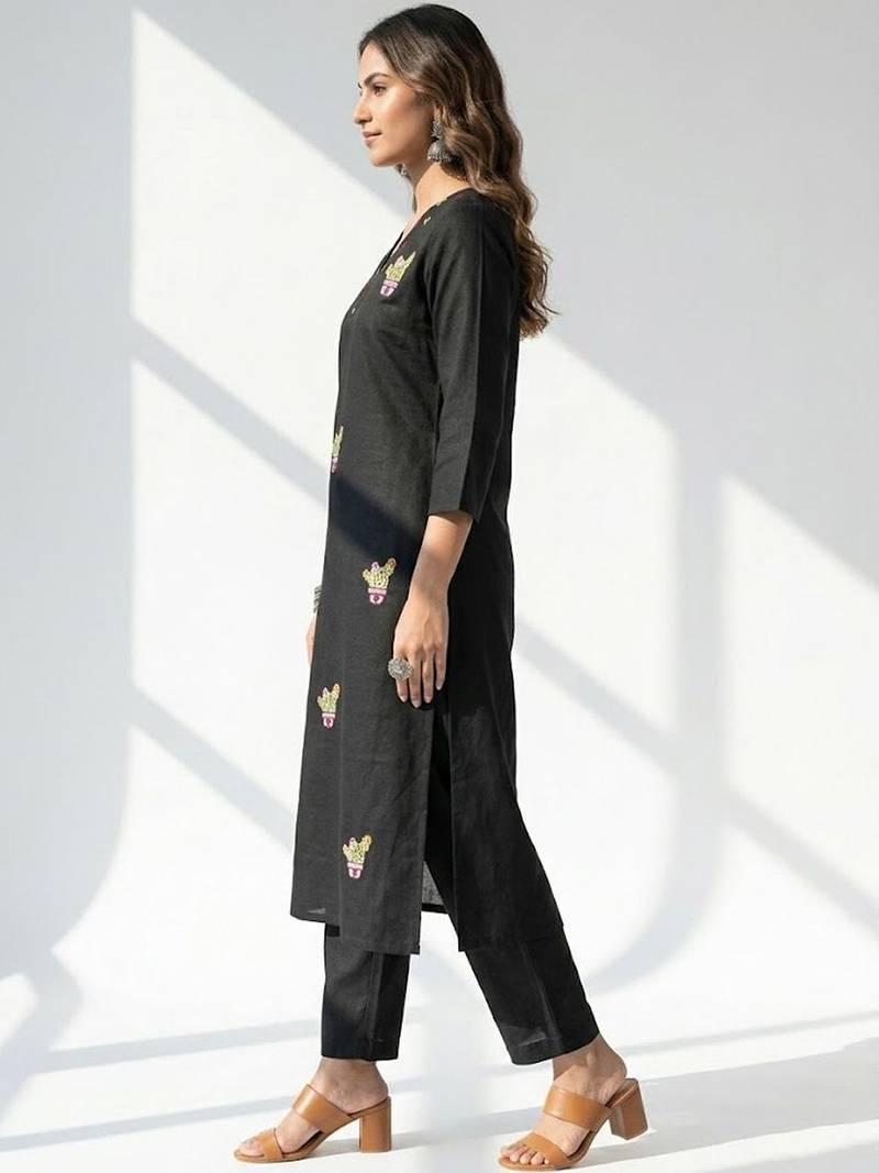 Women Ethnic Motifs Embroidered Regular Thread Work Kurta with Trousers