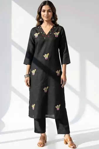 Women Ethnic Motifs Embroidered Regular Thread Work Kurta with Trousers