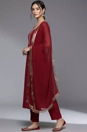 Women Regular Thread Work Silk Crepe Kurta with Trousers & With Dupatta