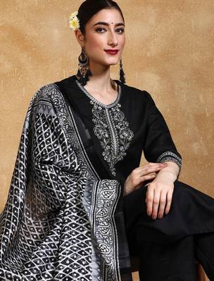 Women Floral Embroidered Kurta with Trousers & Dupatta 5