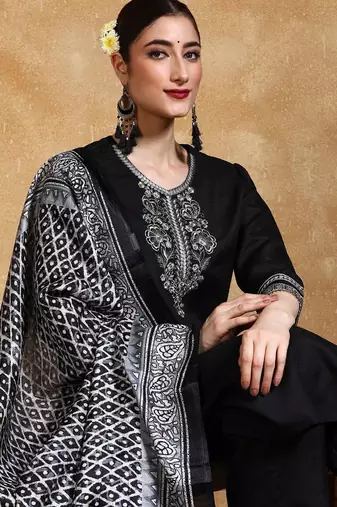 Women Floral Embroidered Kurta with Trousers & Dupatta