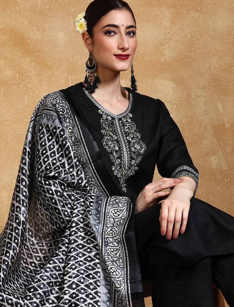 Women Floral Embroidered Kurta with Trousers & Dupatta