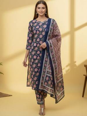 Women Floral Printed Regular Kurta with Trousers & With Dupatta 1