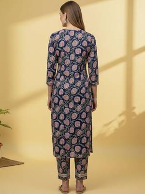 Women Floral Printed Regular Kurta with Trousers & With Dupatta 4