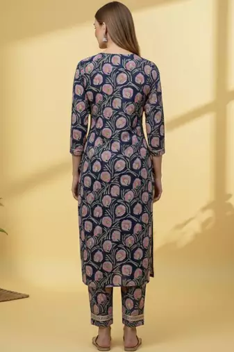 Women Floral Printed Regular Kurta with Trousers & With Dupatta