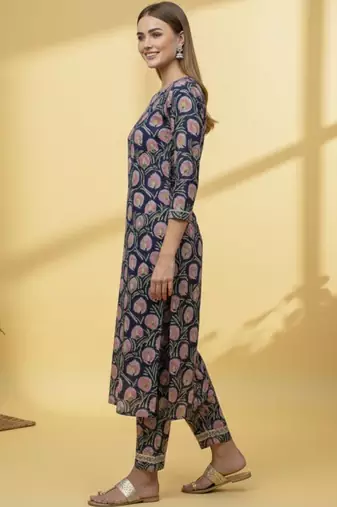 Women Floral Printed Regular Kurta with Trousers & With Dupatta