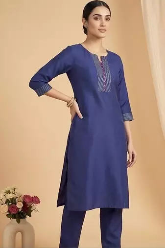 Women Ethnic Motifs Regular Kurta with Trousers & With Dupatta