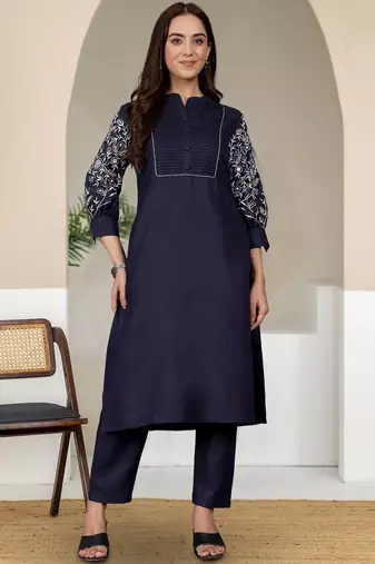 Women Embroidered Balloon Sleeve Kurta With Trouser