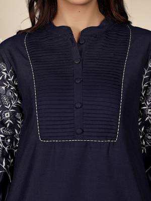 Women Embroidered Balloon Sleeve Kurta With Trouser 2