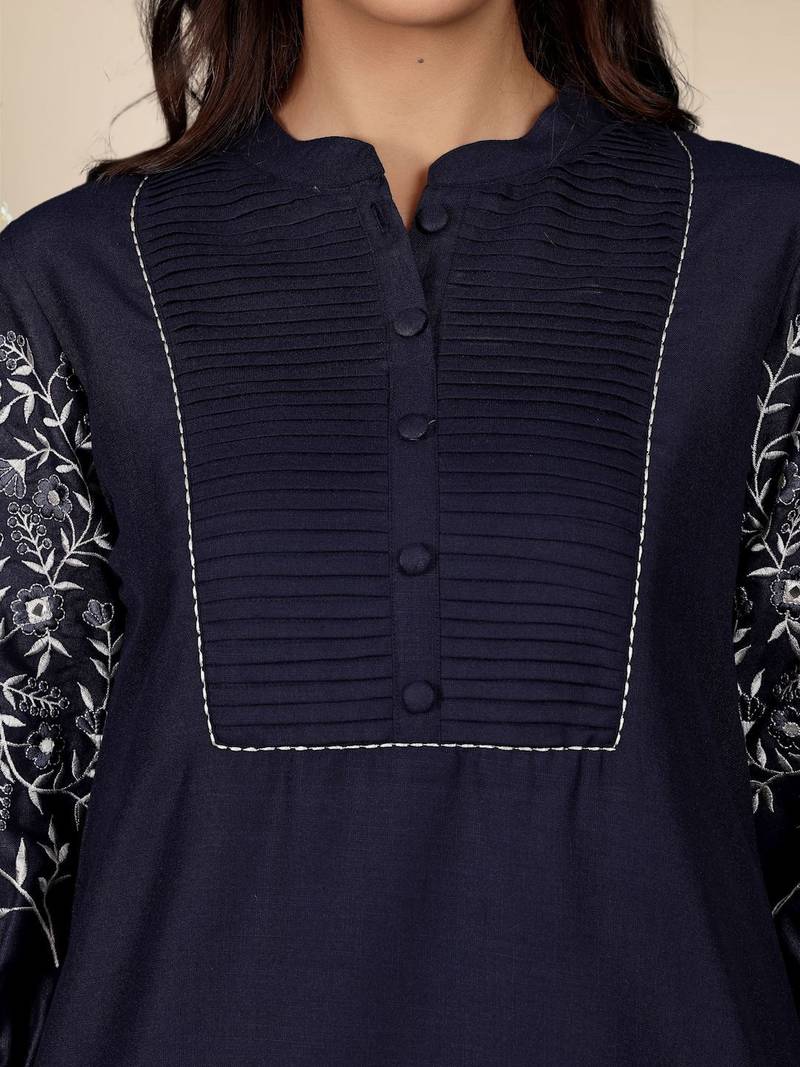 Women Embroidered Balloon Sleeve Kurta With Trouser
