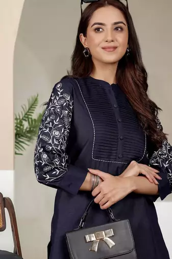 Women Embroidered Balloon Sleeve Kurta With Trouser