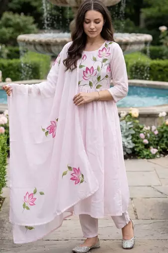 Women Floral Printed Regular Pure Cotton Kurta with Trousers & With Dupatta