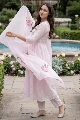 Women Floral Printed Regular Pure Cotton Kurta with Trousers & With Dupatta