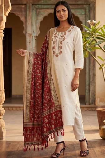 Women Embroidered Regular Thread Work Kurta with Trousers & With Dupatta