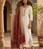 Women Embroidered Regular Thread Work Kurta with Trousers & With Dupatta