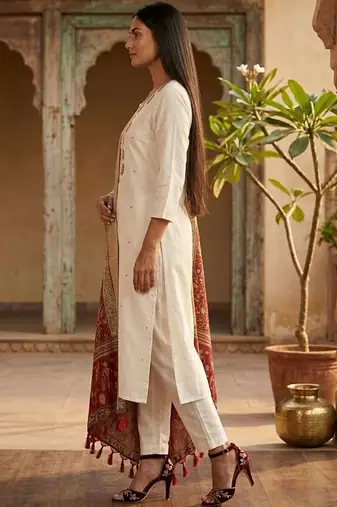 Women Embroidered Regular Thread Work Kurta with Trousers & With Dupatta