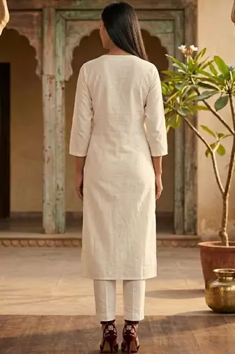 Women Embroidered Regular Thread Work Kurta with Trousers & With Dupatta