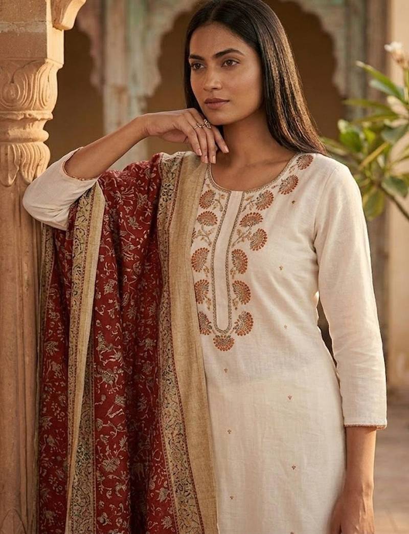 Women Embroidered Regular Thread Work Kurta with Trousers & With Dupatta