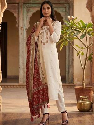 Women Embroidered Regular Thread Work Kurta with Trousers & With Dupatta 5