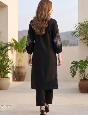 Women Ethnic Motifs Embroidered Regular Thread Work Kurta with Trousers 2
