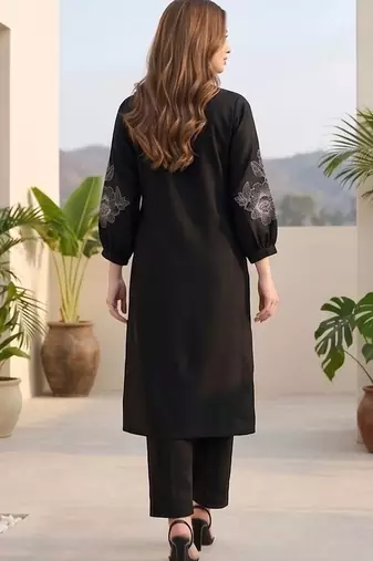 Women Ethnic Motifs Embroidered Regular Thread Work Kurta with Trousers