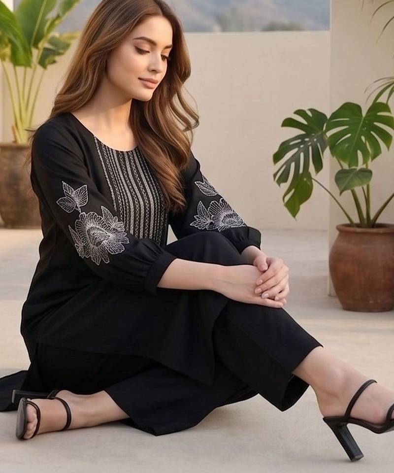 Women Ethnic Motifs Embroidered Regular Thread Work Kurta with Trousers