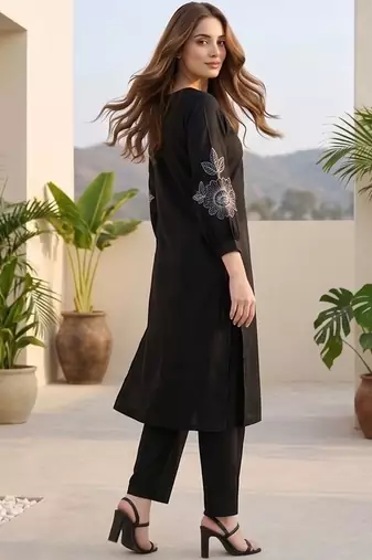 Women Ethnic Motifs Embroidered Regular Thread Work Kurta with Trousers
