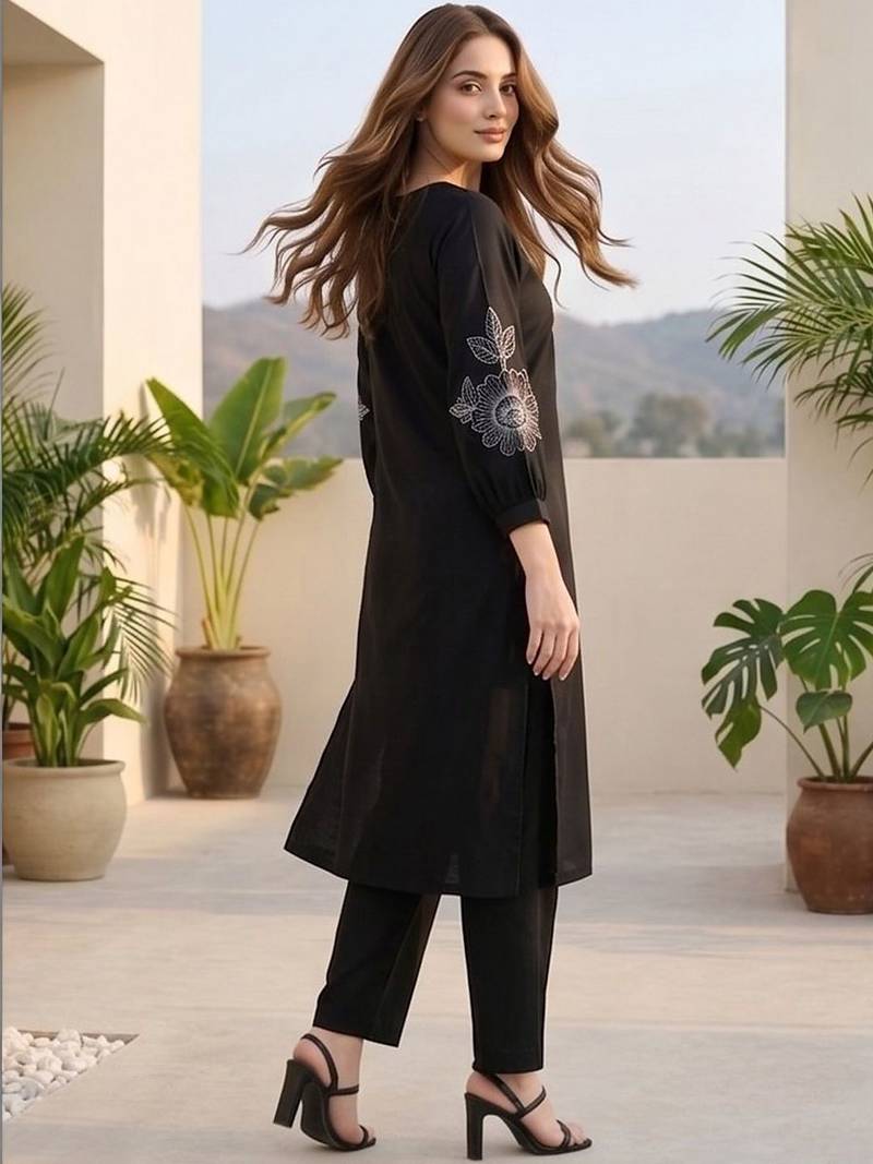 Women Ethnic Motifs Embroidered Regular Thread Work Kurta with Trousers
