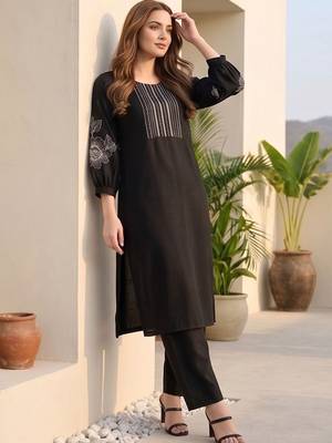 Women Ethnic Motifs Embroidered Regular Thread Work Kurta with Trousers 6