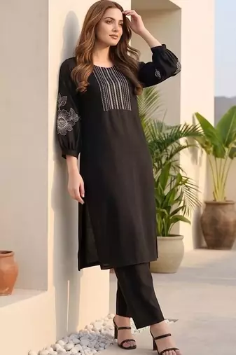 Women Ethnic Motifs Embroidered Regular Thread Work Kurta with Trousers