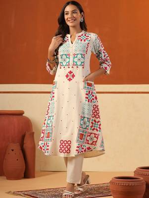 Women Printed Regular Thread Work Kurta with Trousers 5