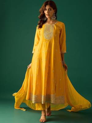 Women Ethnic Motifs Embroidered Panelled Kurta & Trouser With Dupatta 1