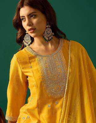 Women Ethnic Motifs Embroidered Panelled Kurta & Trouser With Dupatta 2