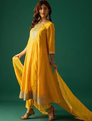 Women Ethnic Motifs Embroidered Panelled Kurta & Trouser With Dupatta 4