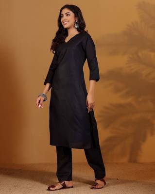 V-Neck Straight Kurta With Trousers And Dupatta 3
