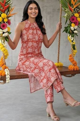 Women Floral Printed Regular Kurta with Trousers