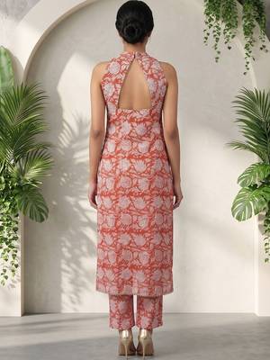 Women Floral Printed Regular Kurta with Trousers 3