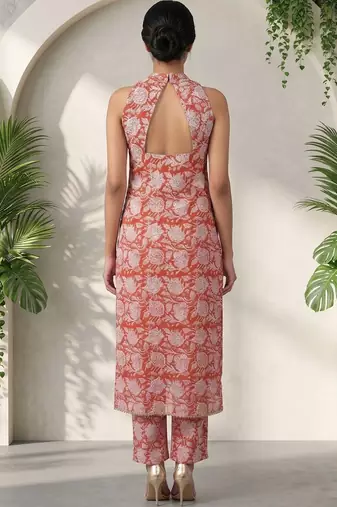 Women Floral Printed Regular Kurta with Trousers