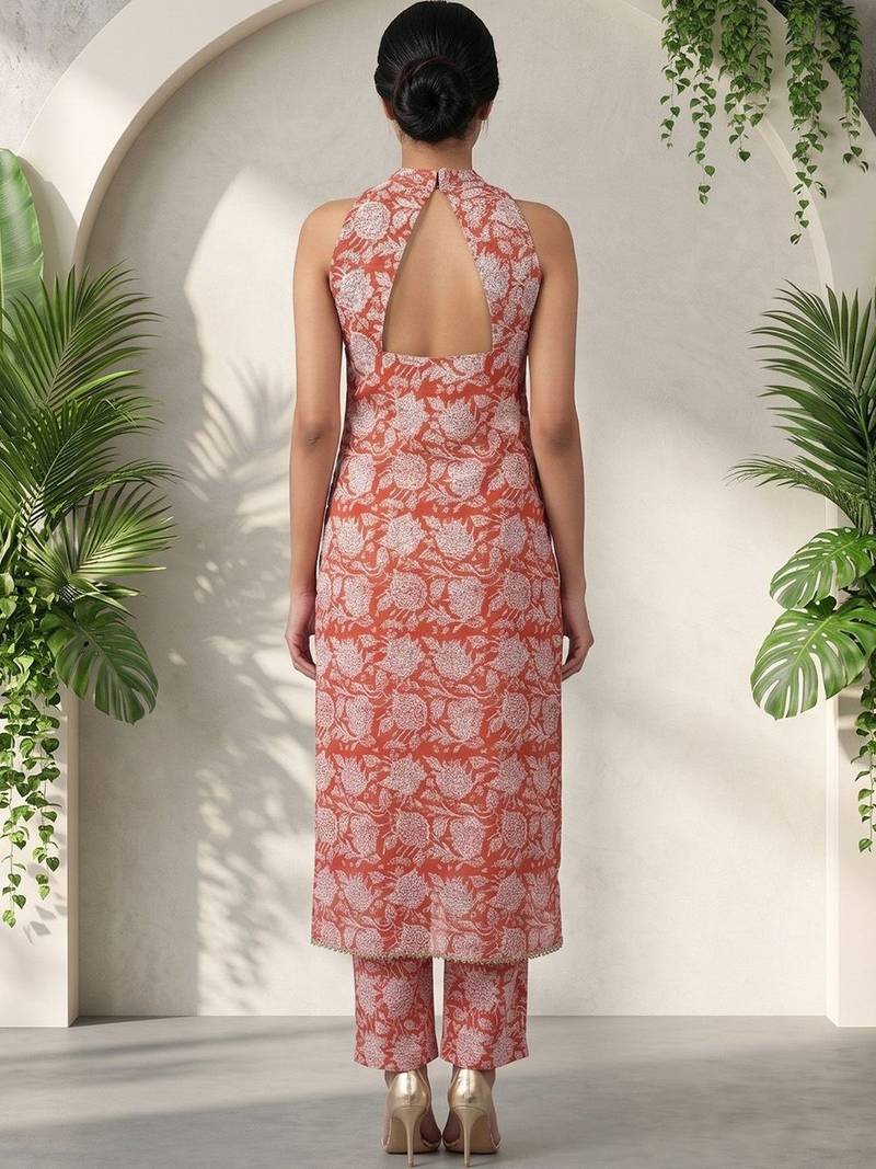 Women Floral Printed Regular Kurta with Trousers