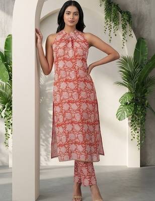 Women Floral Printed Regular Kurta with Trousers 4