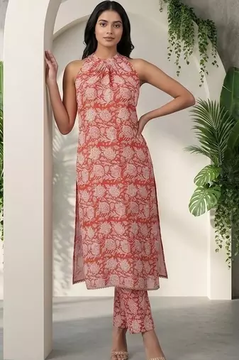 Women Floral Printed Regular Kurta with Trousers